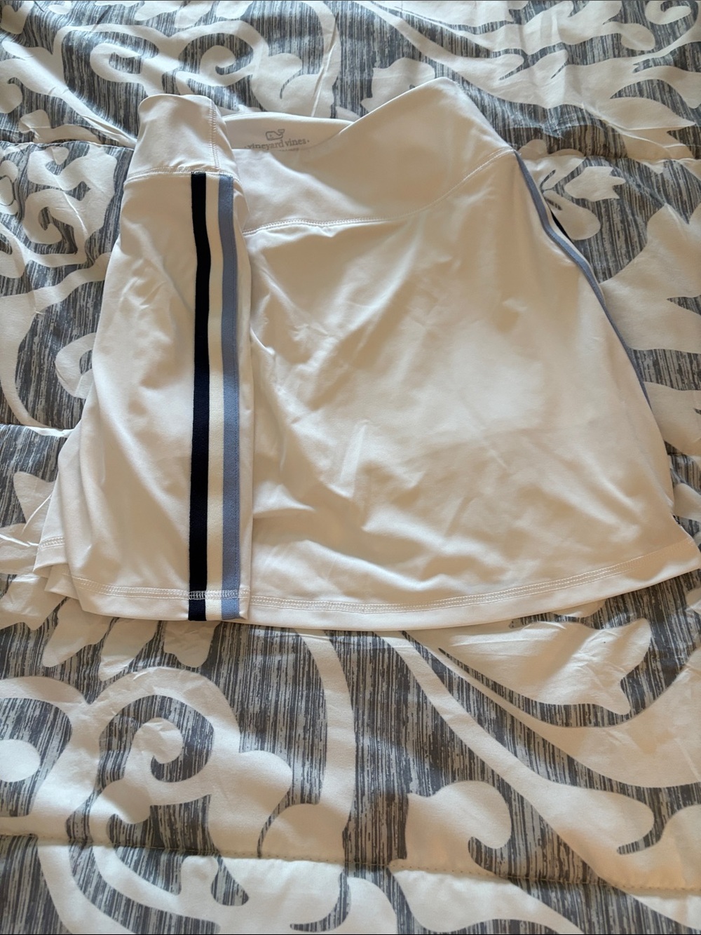 Vineyard Vines White Tennis Skort with Navy Side Stripe